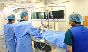 Không để y tế tư nhân phát triển riêng lẻ
