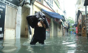 Áp thấp nhiệt đới quần thảo trên Vịnh Bắc Bộ, 6 tỉnh thành có mưa to nhất