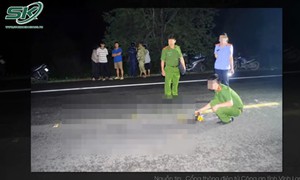 Kinh hoàng người đàn ông bị kẻ lạ mặt đạp ngã, vung dao chém liên tiếp vào đầu giữa đêm