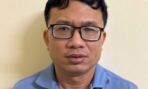 Quen trên mạng, bé gái 13 tuổi bị gã đàn ông hiếp dâm trong khách sạn