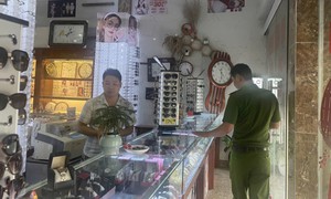 Khởi tố Nguyễn An Bình, tạm giữ 156 đồng hồ Rolex, Omega