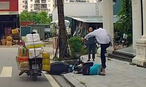 Lời kể của tài xế xe ôm bị bảo vệ chung cư đấm, đá túi bụi
