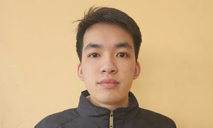 Em trai vào cửa hàng cướp tài sản của chị gái