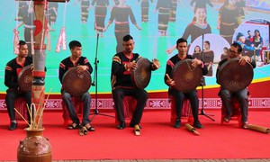 Đưa tiếng cồng chiêng ngân vang trong nhịp sống hiện đại