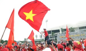 Cờ đỏ sao vàng rực rỡ trước giờ chung kết lượt về AFF Cup 2026