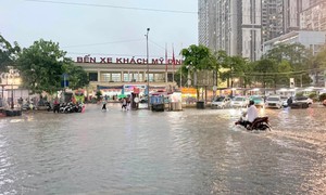 Hình ảnh các tuyến phố Hà Nội ngập nặng đúng giờ tan tầm