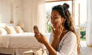 Cách hạn chế da cằm chảy xệ khi tuổi cao