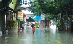 Nhiều khu vực miền Bắc mưa dông mạnh, tiếp tục cảnh báo nguy cơ sạt lở