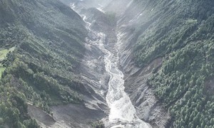 Lũ quét như sóng thần ở biên giới Nepal - Trung Quốc: Hồ chắn dòng đã tràn nước