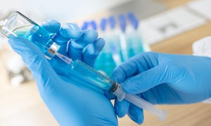 Mỹ phê duyệt các phiên bản vaccine COVID-19 ngừa biến thể mới của virus corona