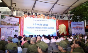 Phường Cửa Nam: Một hàng xe dừng đỗ có thể thành 'nút thắt' giao thông