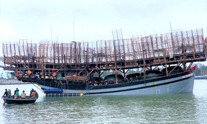 Cứu 32 ngư dân mất liên lạc trên biển, khẩn trương tìm những người còn lại