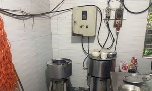 Khởi tố đối tượng dùng hàn the để sản xuất giò, chả thịt lợn