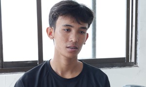 Bí ẩn thi thể người bán vé số phân huỷ ở bụi cỏ ven đường biên giới