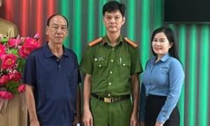 Một người đàn ông nhận lại gần nửa tỷ đồng chuyển khoản nhầm