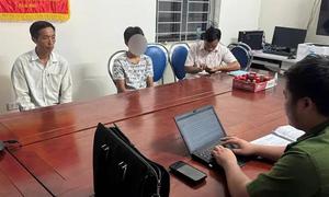 Công an làm việc với thiếu niên gọi điện quấy rối tổng đài 113