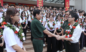 Vinh danh 135 học sinh tiêu biểu, xuất sắc là con cán bộ, nhân viên Quân đội