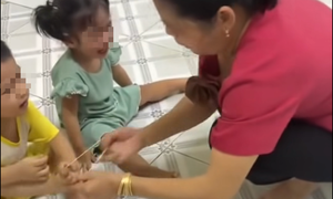 Giáo viên Trường Mầm non Lá Xanh khai gì về hành vi bắn dây thun vào chân 2 trẻ nhỏ?
