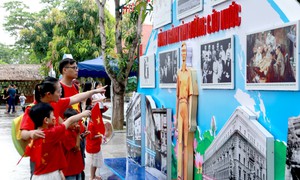 Hàng nghìn người về thăm quê Bác dịp Quốc khánh