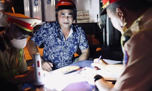 Nghỉ lễ 2/9: Tài xế 'chỉ uống 1 lon bia' nhưng nồng độ cồn kịch khung