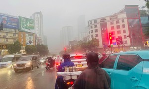 Miền Bắc giảm cả chục độ do không khí lạnh, vùng áp thấp trên biển mạnh lên 