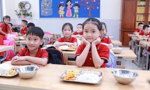 Thủ tướng yêu cầu khẩn trương ban hành quy định tổ chức bữa ăn bán trú