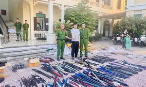 Thu giữ 775 vũ khí, công cụ hỗ trợ, tổng trọng lượng gần 1 tấn