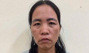 Bắt tại chỗ người phụ nữ trộm tiền ở cửa hàng hoa quả