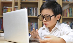 Trẻ dùng thiết bị điện tử sớm có thể chậm phát triển ngôn ngữ