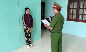 Khởi tố 2 đối tượng tàng trữ 3.730 bao thuốc lá lậu ở An Giang