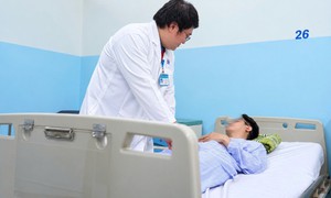 Hai nam thanh niên phải cấp cứu trong đêm vì bệnh ‘khó nói’