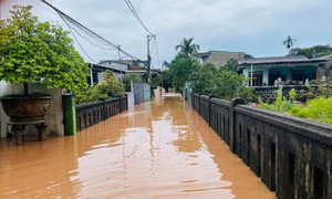 Diễn biến mới nhất về đợt mưa lớn ở Trung Bộ, lũ trên các sông đang rất cao
