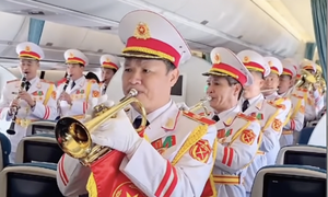 Giai điệu mừng Quốc khánh vang lên ở độ cao 10.000m trên chuyến bay Vietnam Airlines
