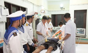 Tức tốc cứu ngư dân bị vỡ xương trán, gãy xương hàm, chấn động não