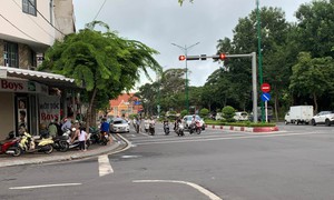 Miền Bắc nắng 34 độ, miền Trung vẫn còn mưa dông