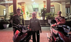 Hai người phụ nữ lấy nhầm xe máy của nhau mà không hề hay biết