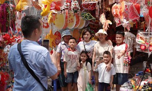 Giữa Hàng Mã rực rỡ, nhớ một mùa Trung thu giản dị