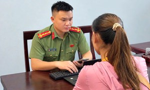 Đăng bài thơ 'Thịt chó' do AI tạo, người phụ nữ bị công an mời làm việc