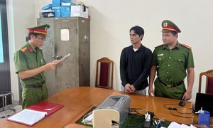 Khởi tố nhân viên giao hàng chiếm đoạt tiền COD