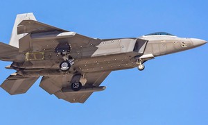 Tiêm kích F-22 Raptor Mỹ xuất hiện với cấu hình 'thợ săn tàng hình'