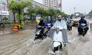 Cảnh báo mưa dông mạnh khu vực nội thành Hà Nội
