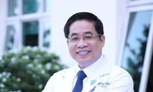 PGS.TS.BS Nguyễn Hoàng Bắc - người thầy đứng sau những đôi tay trẻ