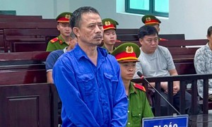 Người đàn ông nổi điên cầm kéo đâm bạn chung phòng trọ tử vong 