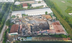 Hiện trường kho, xưởng 2.000m2 ở Hà Nội tan hoang sau vụ cháy