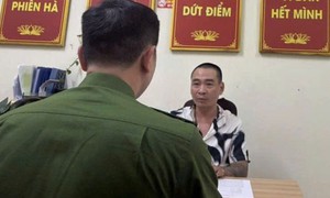 Tạm giữ Nguyễn Đồng Công tội đập phá ô tô