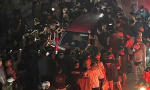 Điều tra vụ hàng trăm người tụ tập livestream một chiếc ô tô ở Thái Nguyên