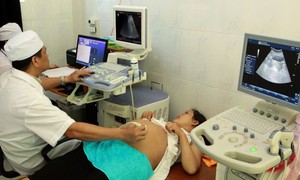 Từ 1/10, thời gian nghỉ thai sản được tính để xét thi đua, khen thường