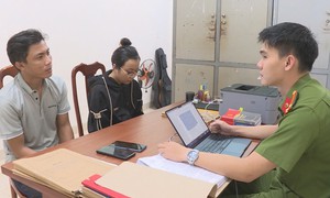 Cặp tình nhân chuyên tạo biên lai chuyển khoản giả để lừa đảo