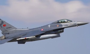 Cuộc so tài không dễ đoán giữa chiến đấu cơ F-16 Mỹ và Rafale Pháp