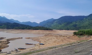 Nguyên nhân hồ Truồi cạn nước, lộ đáy quanh Thiền viện Trúc Lâm Bạch Mã